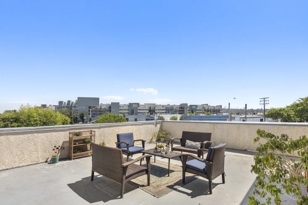Patio outside view of hatch behavioral health office which is a dual diagnosis iop in anaheim, california.